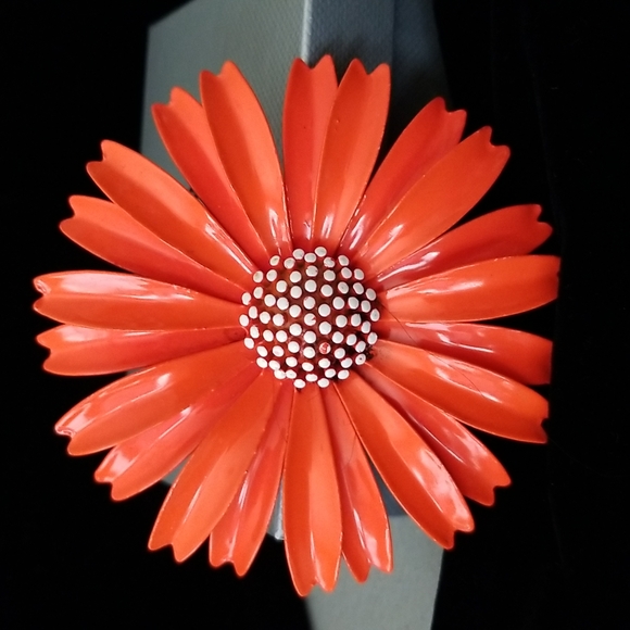 Crown trifari large Coral brooch - Picture 1 of 4